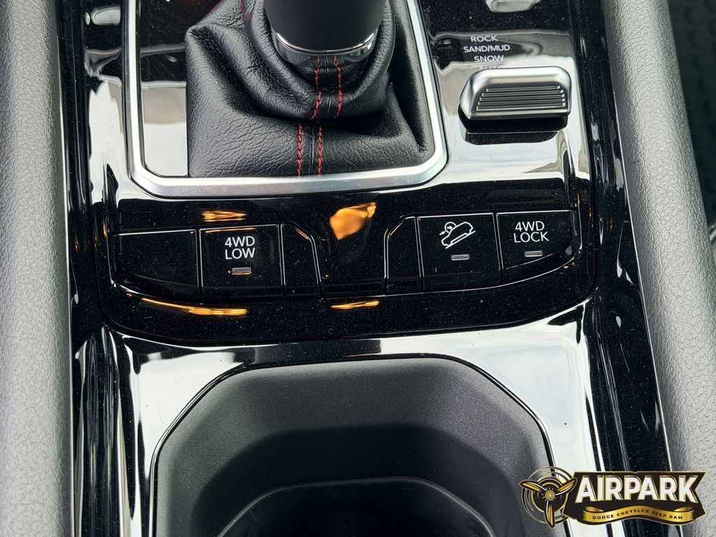 New 2026 Sting-Gray Jeep Trailhawk image 23