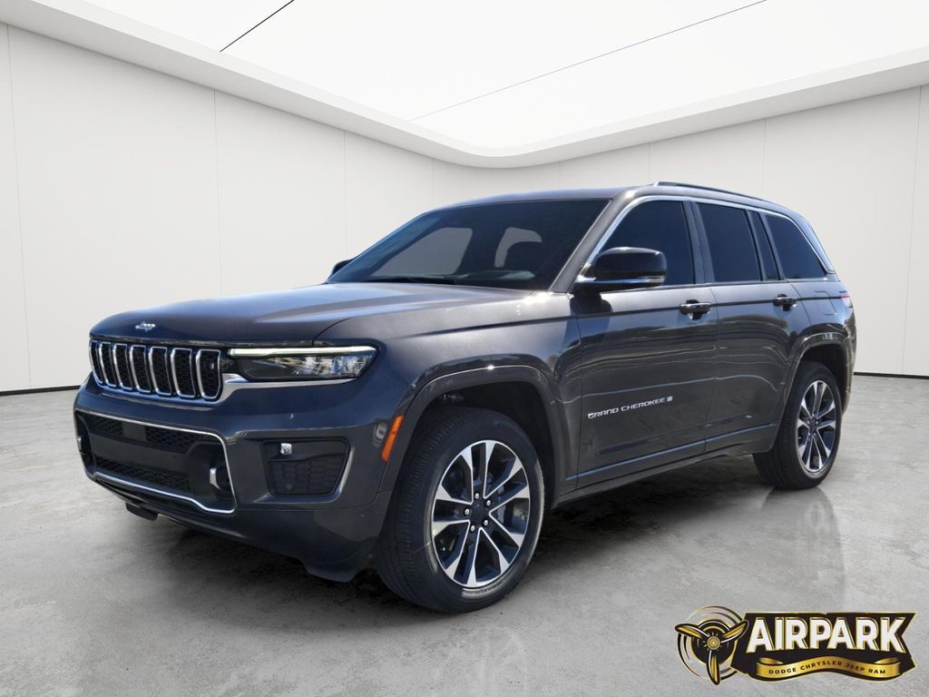 New 2025 Baltic Gray Jeep Overland image 8