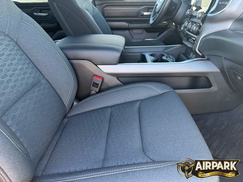 New 2026 Diamond Black Crystal Pearlcoat Ram Tradesman image 27