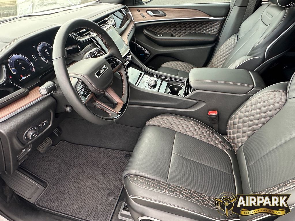 New 2025 Silver Zynith Jeep Summit image 15