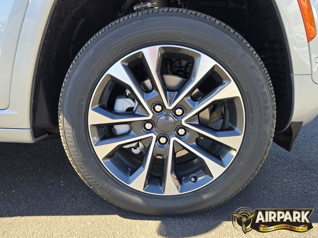 New 2025 Silver Zynith Jeep Overland image 10