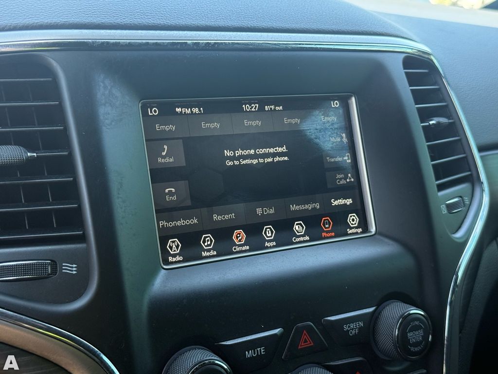 Used 2021 Diamond Black Crystal Pearlcoat Jeep Laredo E image 18