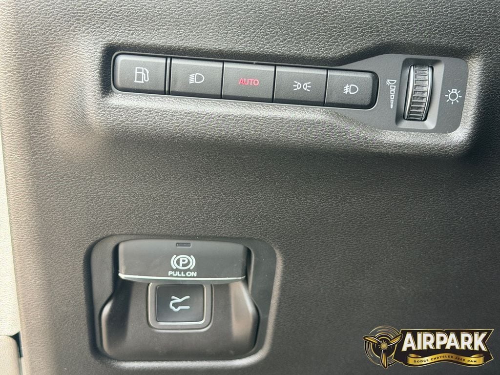 New 2026 Sting-Gray Jeep Laredo/Limited image 17