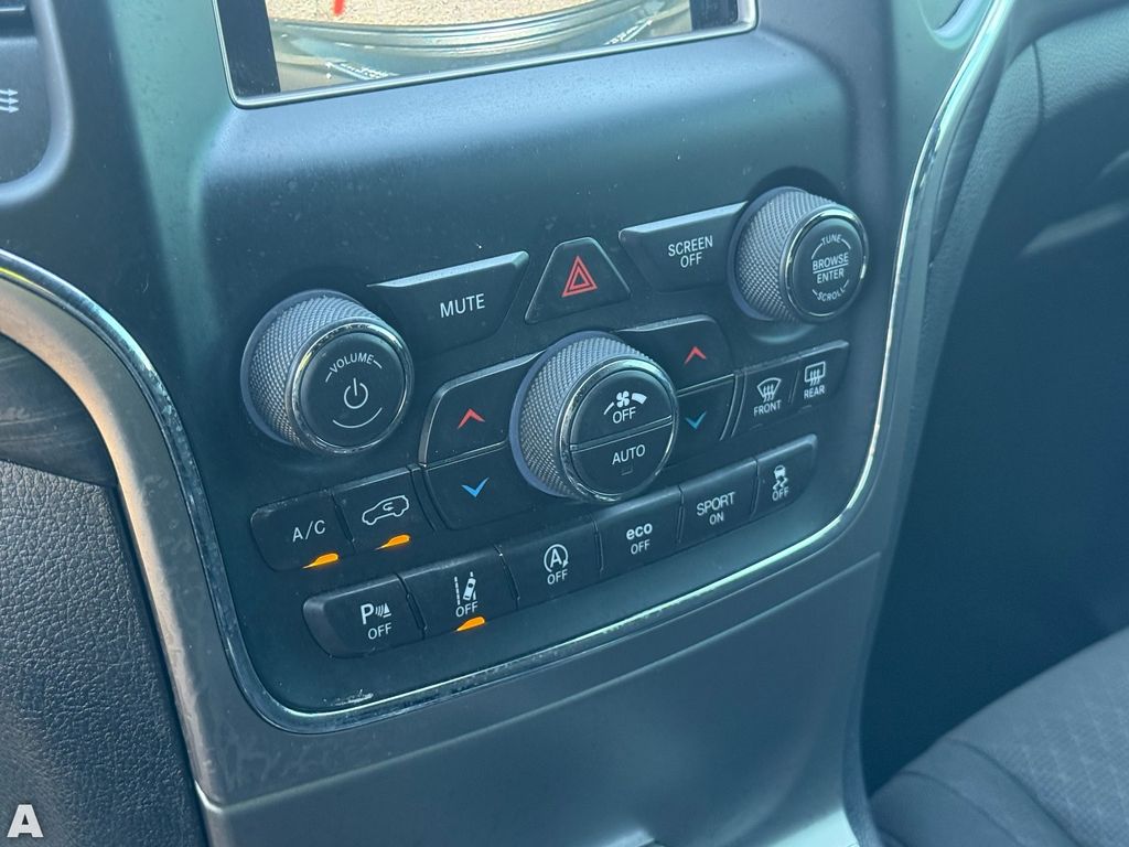 Used 2021 Diamond Black Crystal Pearlcoat Jeep Laredo E image 20