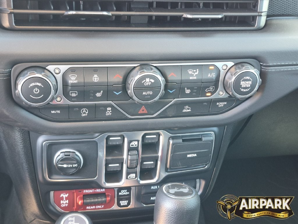New 2026 Granite Crystal Jeep Rubicon image 25