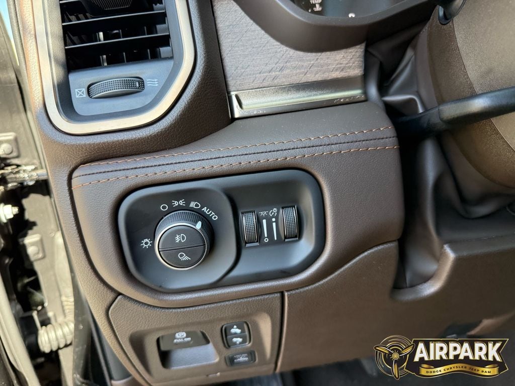 New 2026 Diamond Black Crystal Pearlcoat Ram Limited image 14