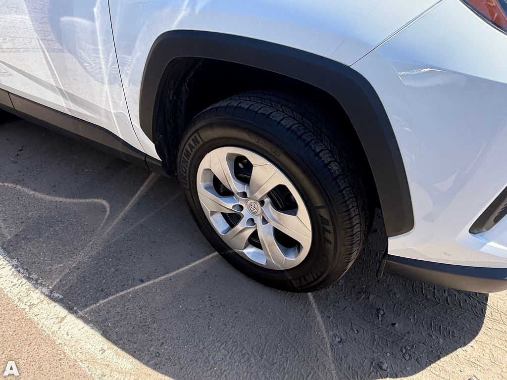 Used 2024 Ice Toyota LE image 6