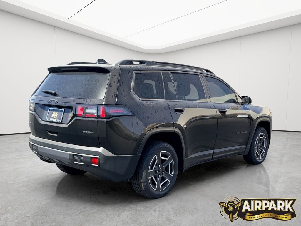 New 2026 Diamond Black Crystal Pearlcoat Jeep Laredo/Limited image 4