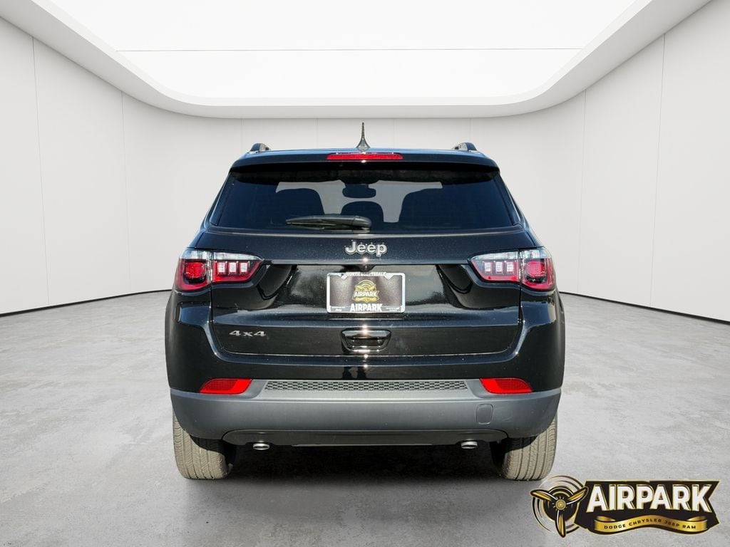 New 2026 Diamond Black Crystal Pearlcoat Jeep Latitude image 6