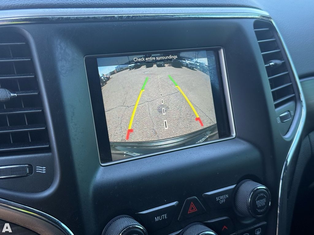 Used 2021 Diamond Black Crystal Pearlcoat Jeep Laredo E image 19