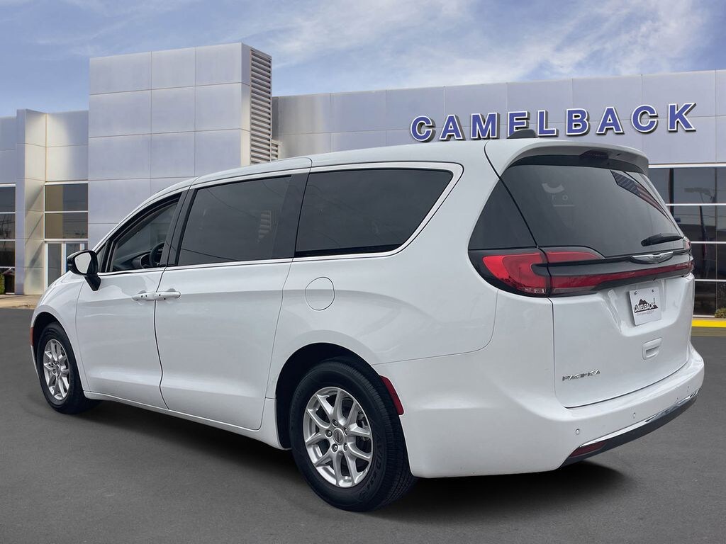 Used 2024 Chrysler Pacifica Touring L Minivan/Van