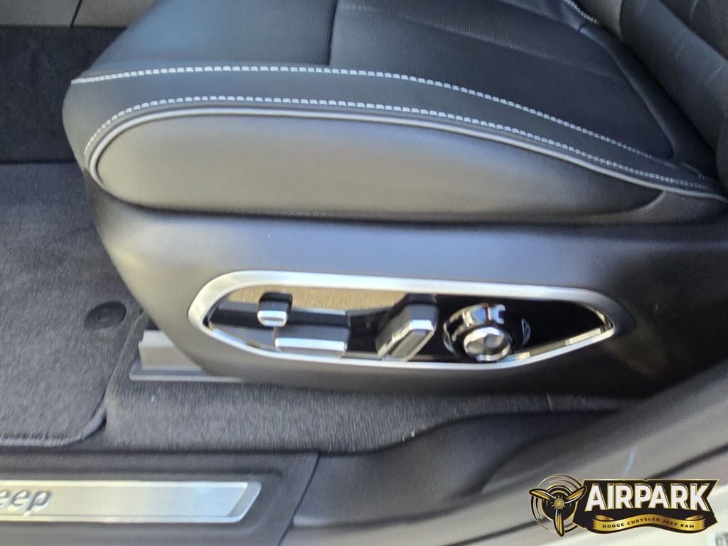 New 2025 Silver Zynith Jeep Overland image 21