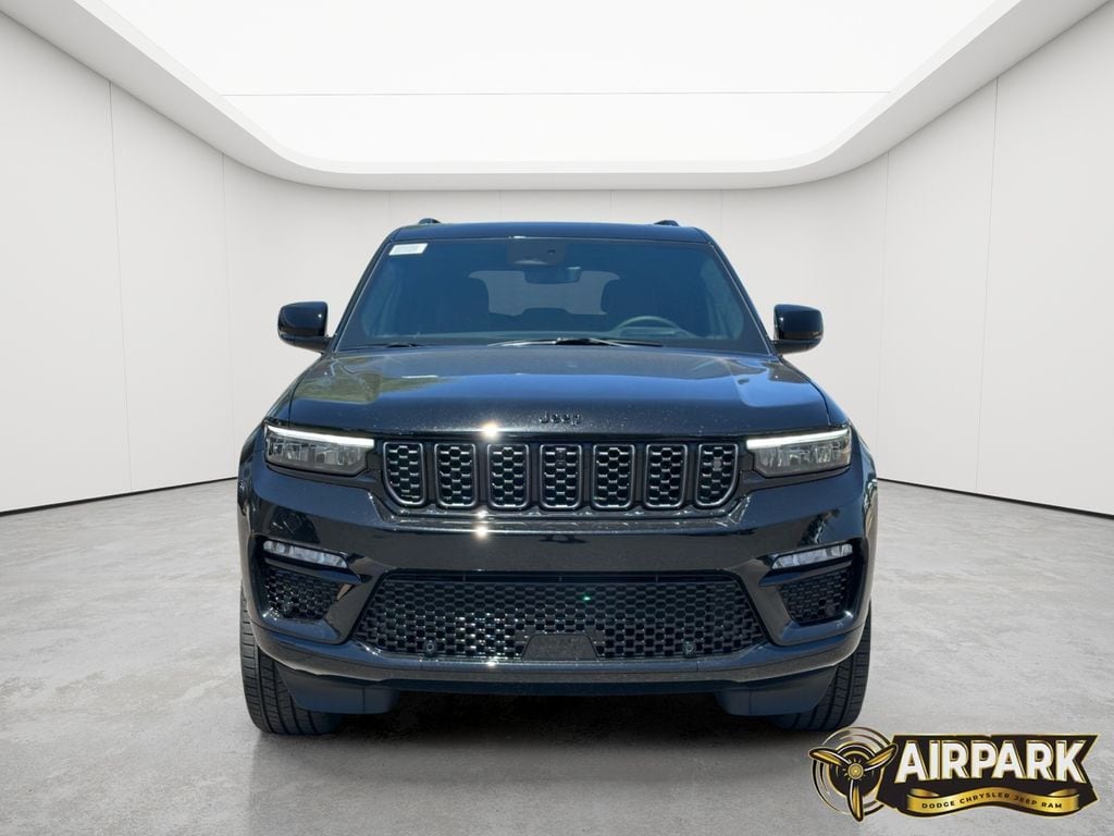 New 2025 Diamond Black Crystal Pearlcoat Jeep Summit image 5