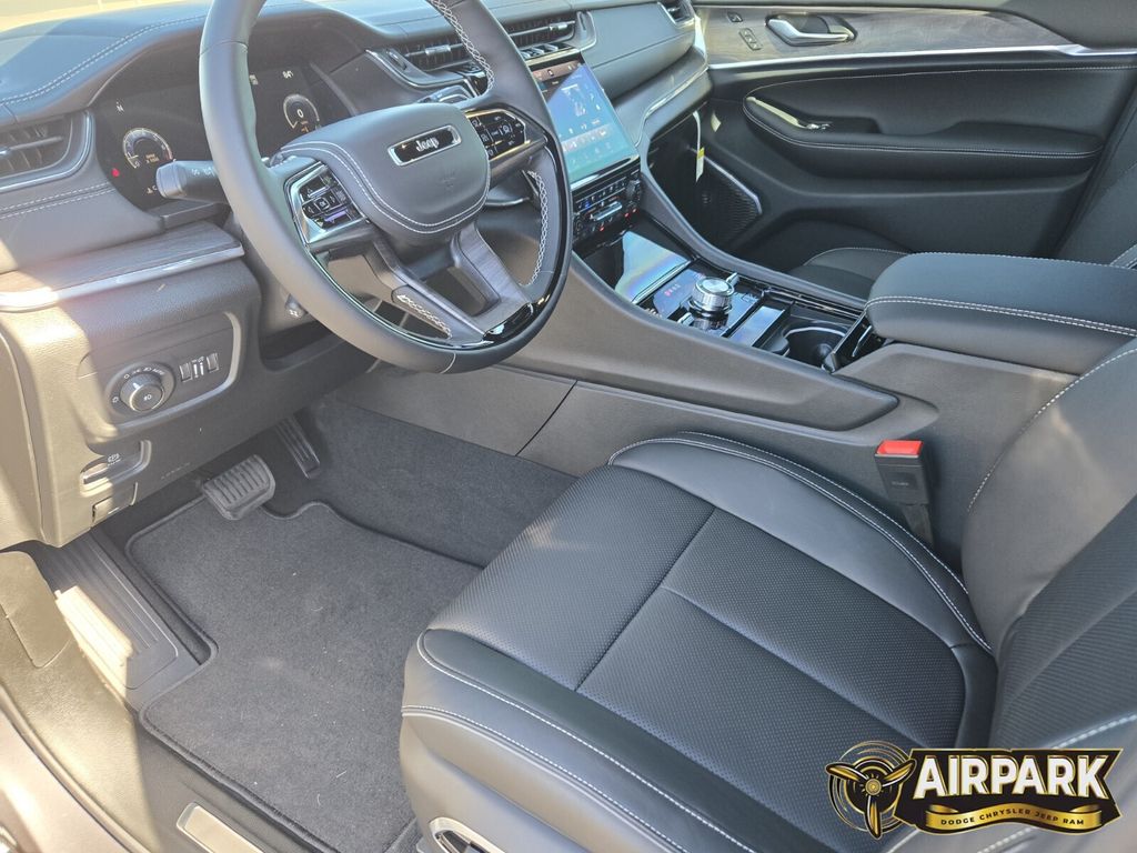 New 2025 Baltic Gray Jeep Overland image 17