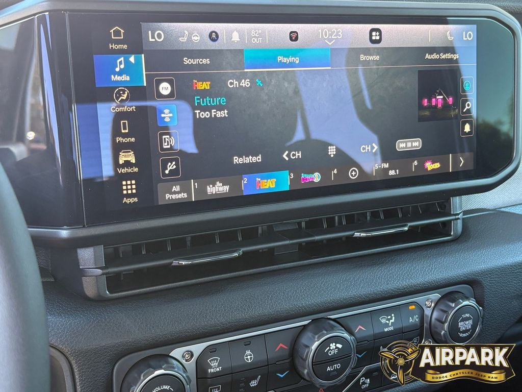 New 2025 Granite Crystal Jeep Sport image 17