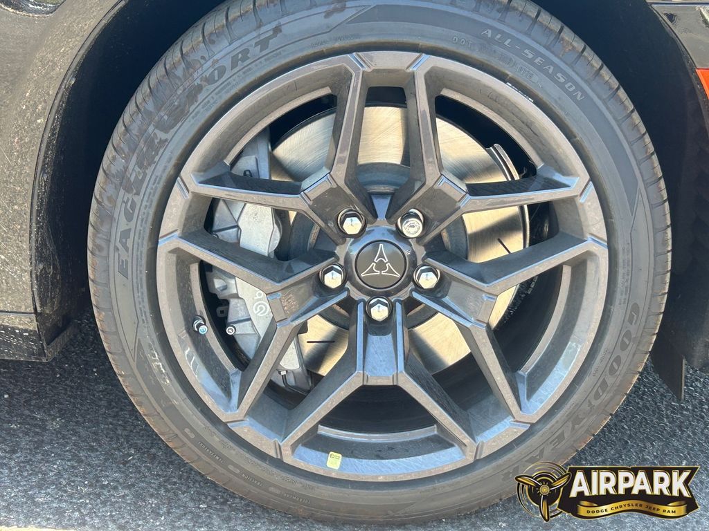 New 2026 Diamond Black Crystal Pearlcoat Dodge Scat Pack image 10