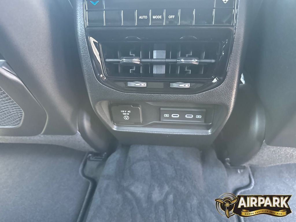 New 2026 Diamond Black Crystal Pearlcoat Jeep Laredo image 14
