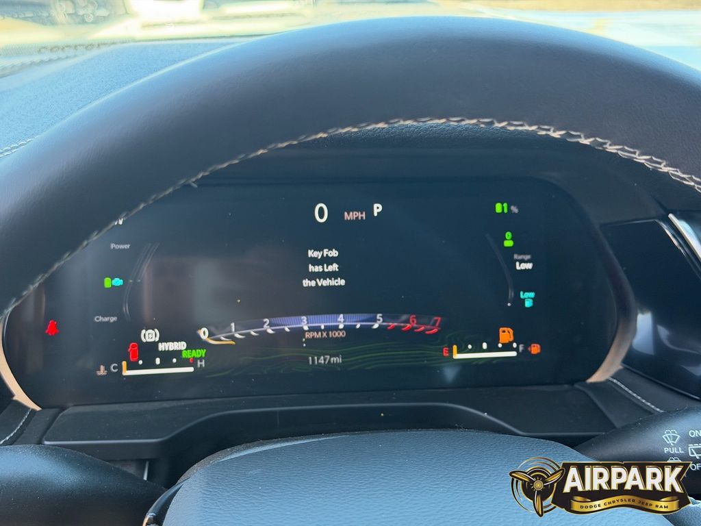 New 2023 Diamond Black Crystal Pearlcoat Jeep Base image 17