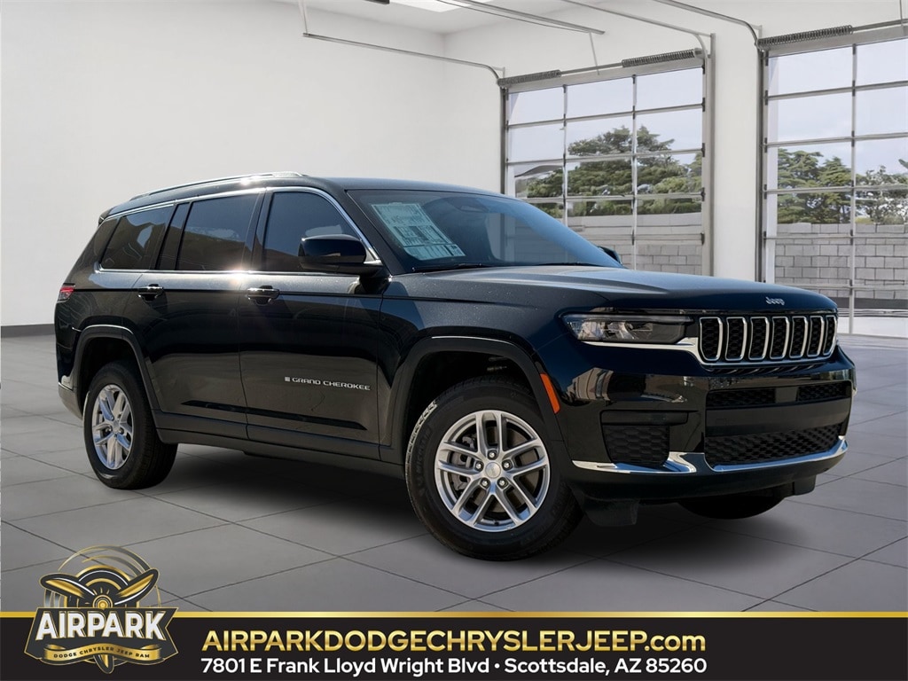 2025 Jeep Grand Cherokee L Laredo's photo
