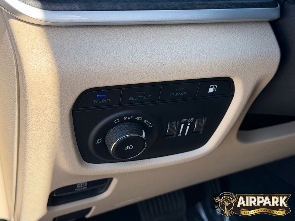 New 2023 Diamond Black Crystal Pearlcoat Jeep Base image 16