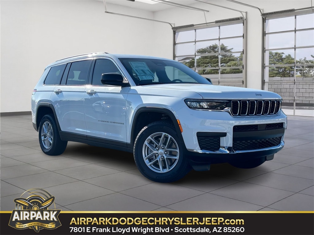 2025 Jeep Grand Cherokee L Laredo's photo