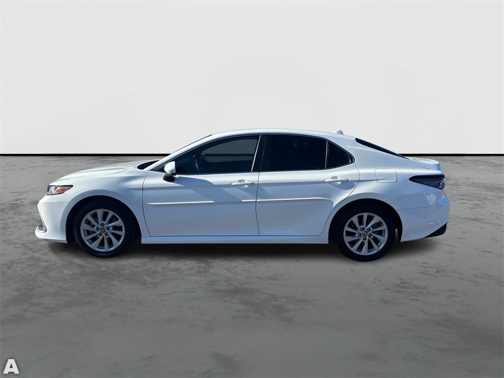 2022 Toyota Camry LE photo 2
