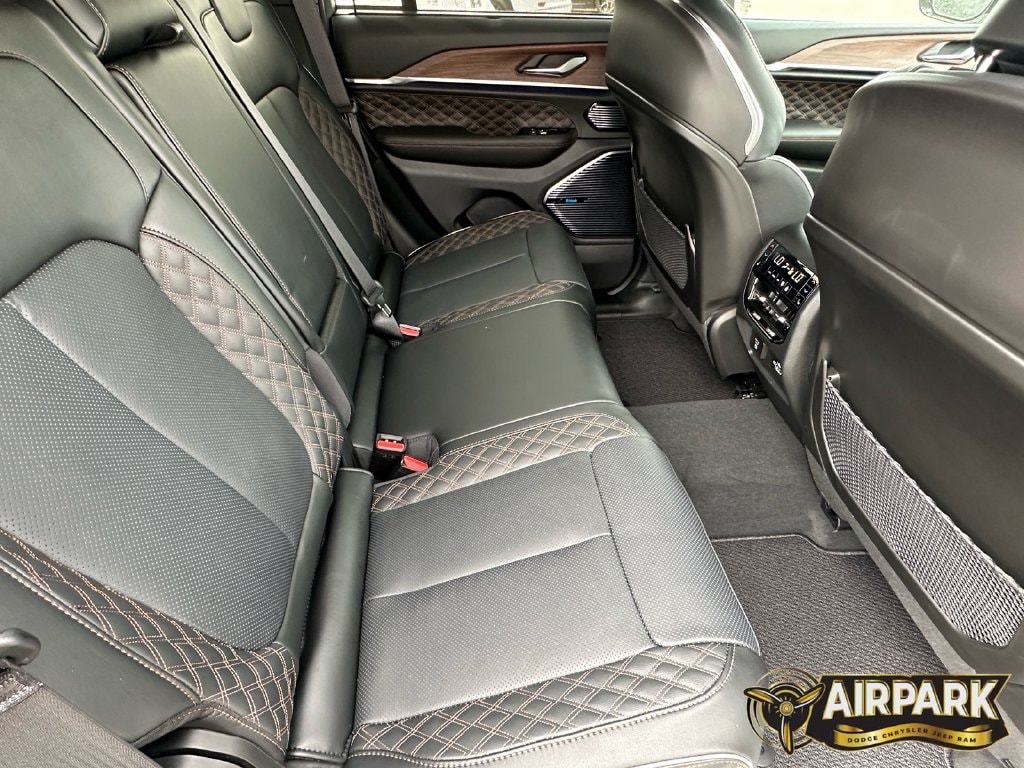 2025 Jeep Grand Cherokee Summit - Photo 13