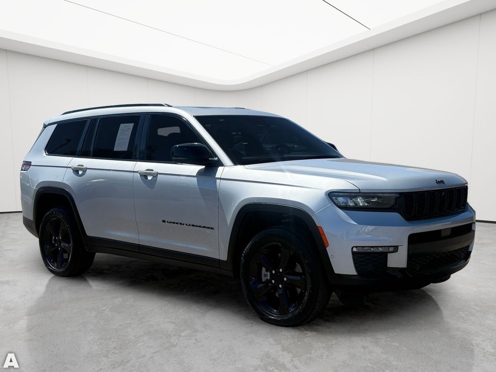 Used 2025 Silver Zynith Jeep Limited image 9