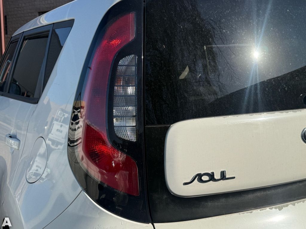 Used 2015 Cloud Kia Base image 10