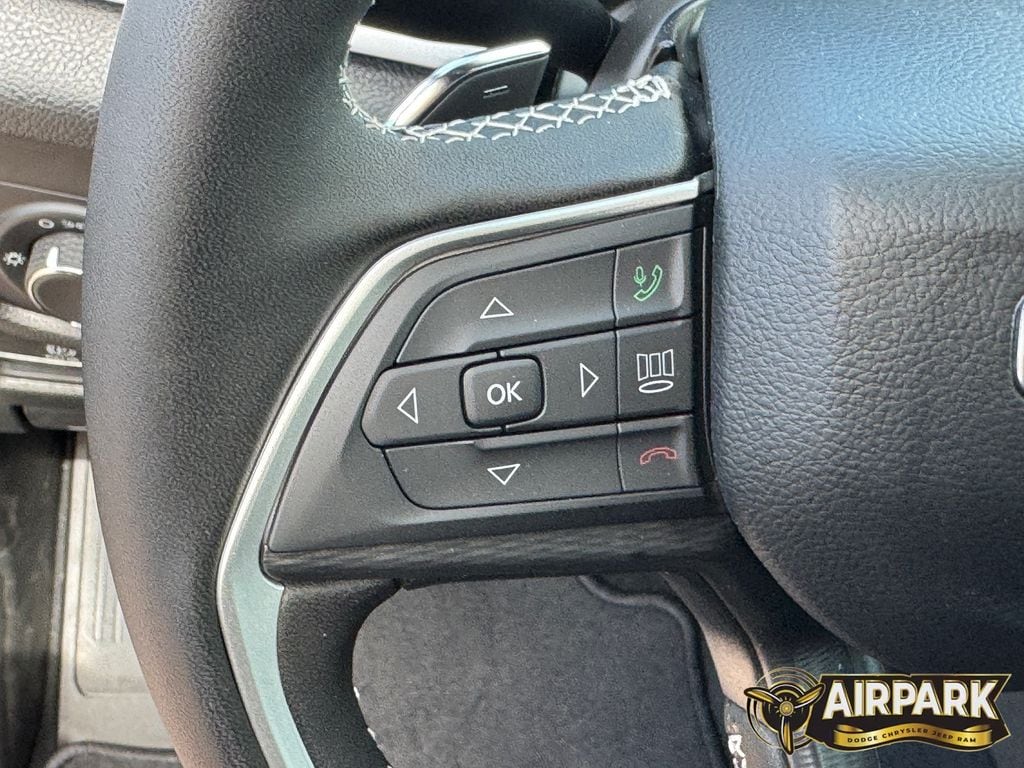 New 2025 Baltic Gray Jeep Laredo image 22