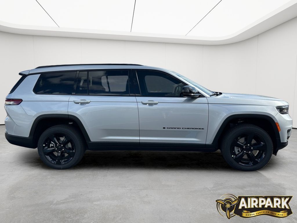 New 2025 Silver Zynith Jeep Laredo image 3