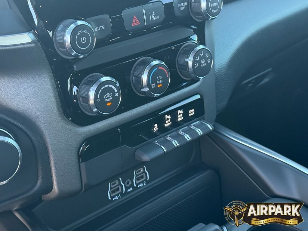 New 2026 Diamond Black Crystal Pearlcoat Ram Tradesman image 20