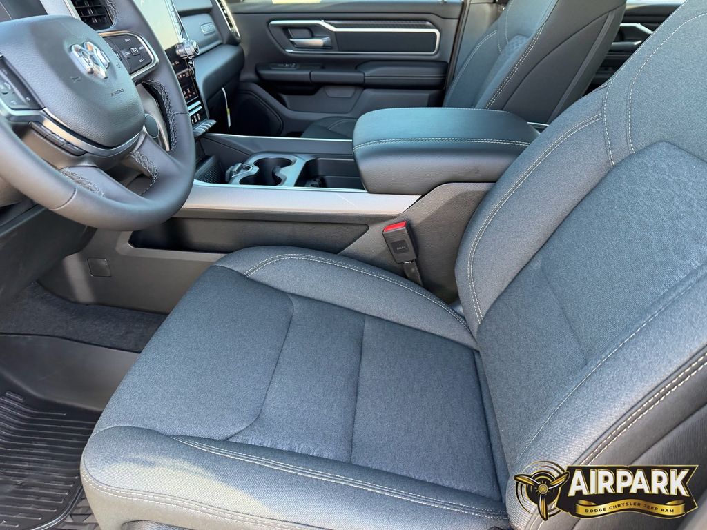 New 2026 Diamond Black Crystal Pearlcoat Ram Big Horn/Lone Star image 16