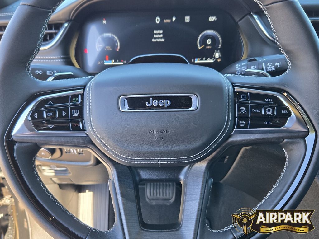 New 2025 Diamond Black Crystal Pearlcoat Jeep Overland image 21