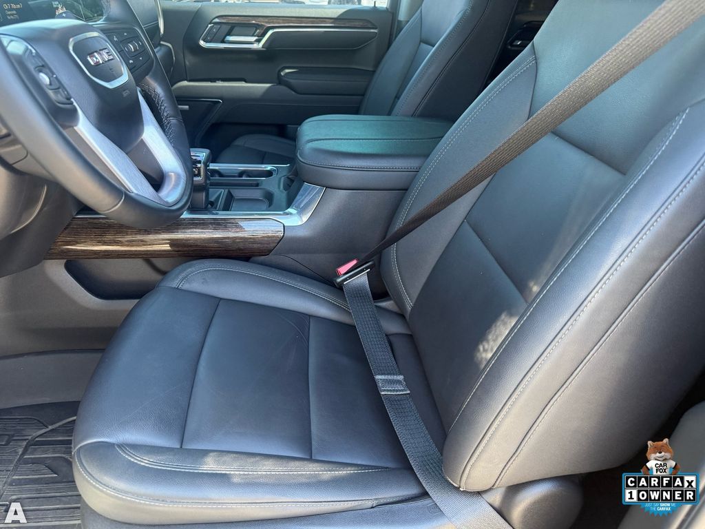 Used 2025 Onyx Black GMC Elevation image 12