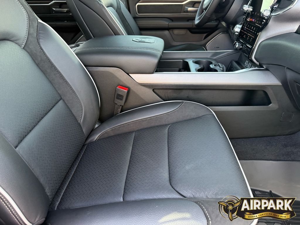 New 2026 Diamond Black Crystal Pearlcoat Ram Laramie image 27