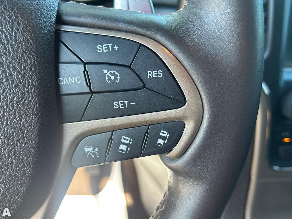 Used 2016 Ivory 3-Coat Jeep Summit image 29