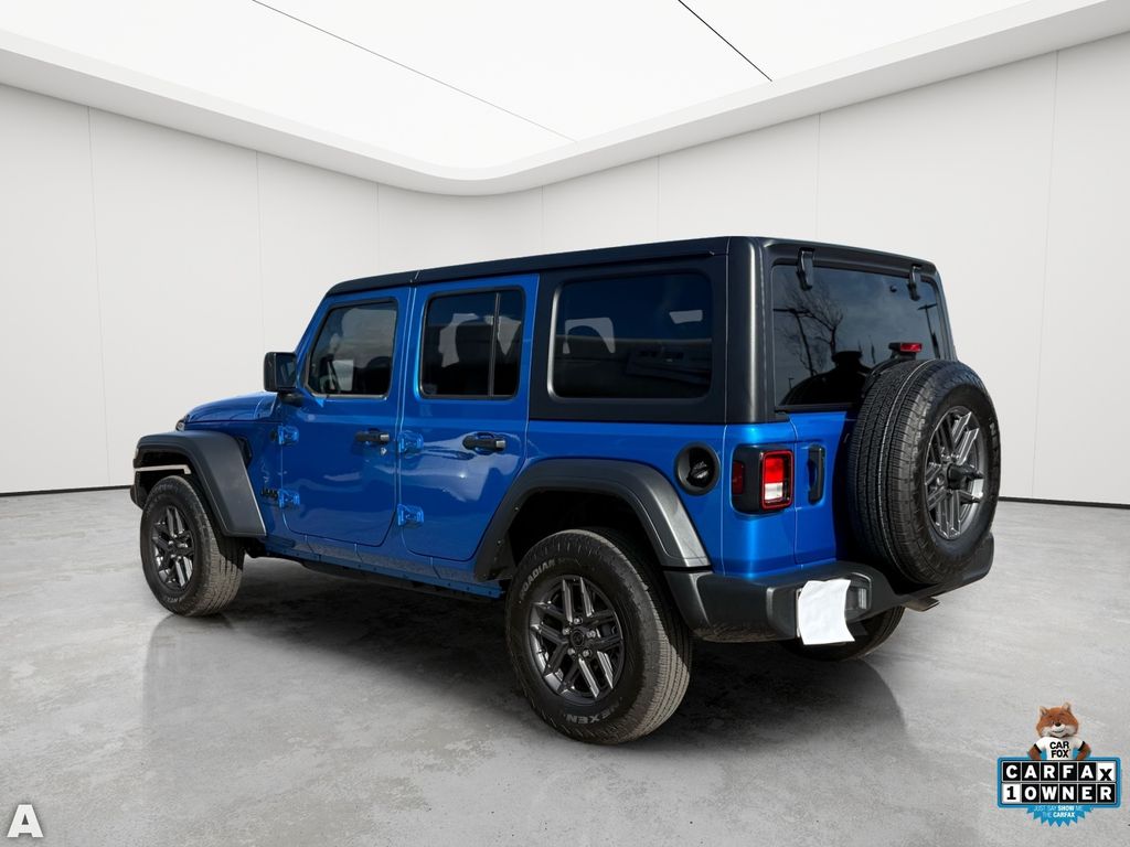 Used 2025 Hydro Blue Pearl Coat Jeep Sport S image 4