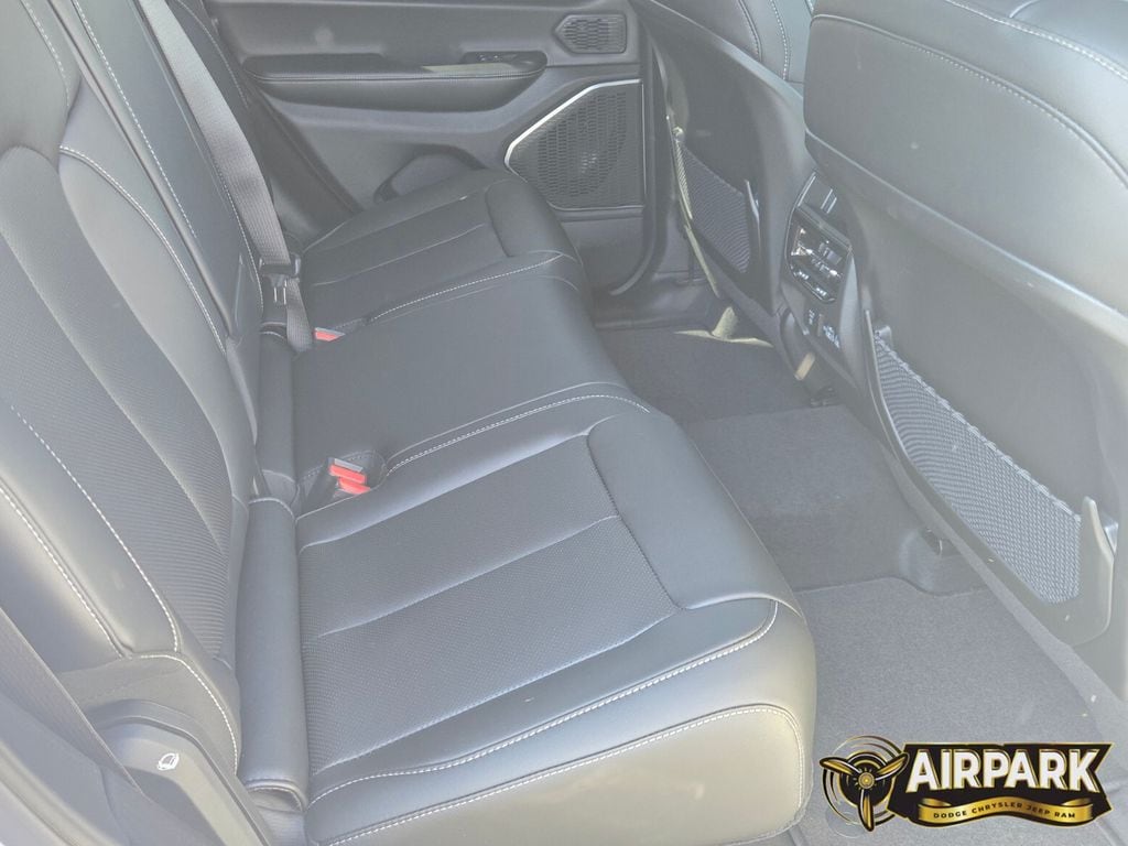 New 2025 Diamond Black Crystal Pearlcoat Jeep Limited image 14