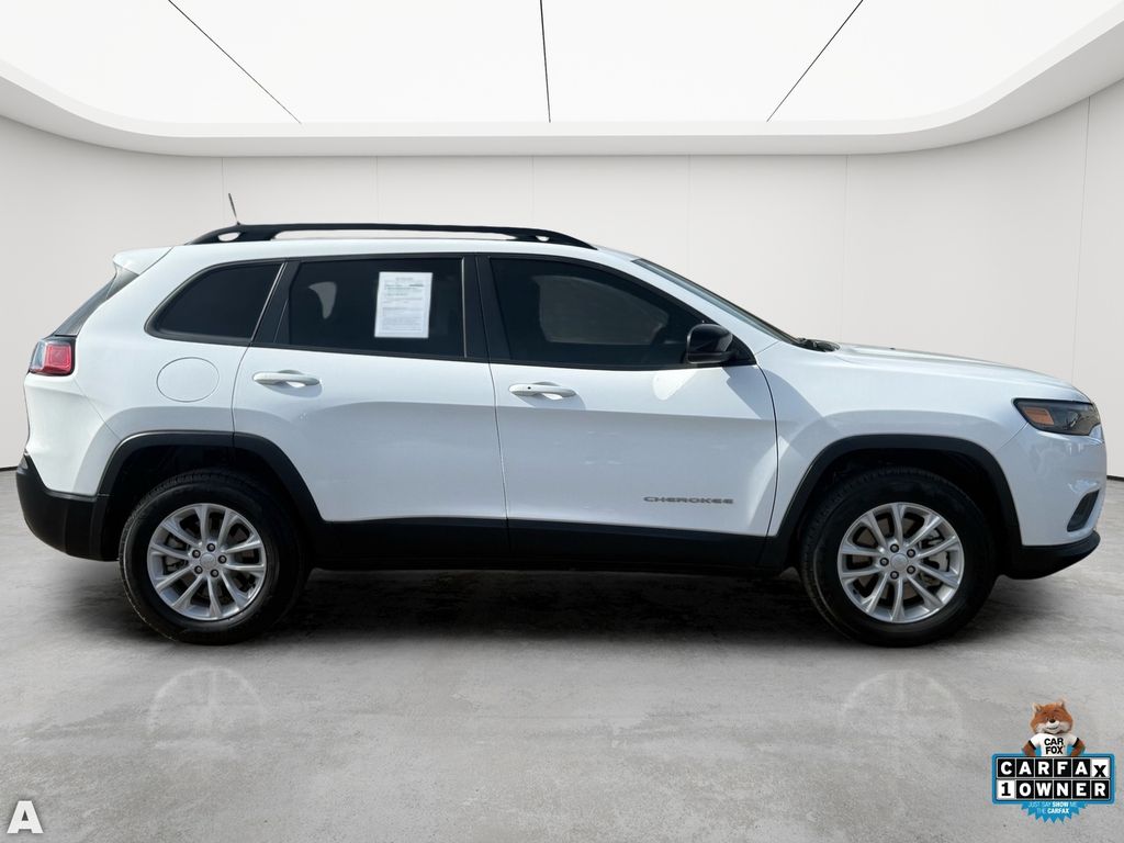 Used 2022 Bright White Clearcoat Jeep Latitude Lux image 8