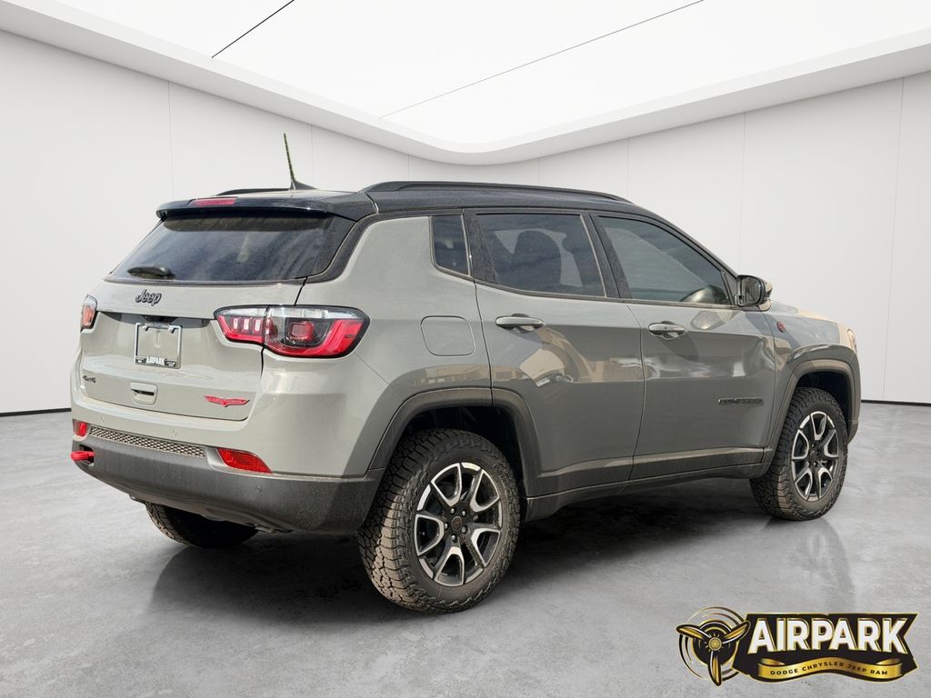 New 2026 Sting-Gray Jeep Trailhawk image 4