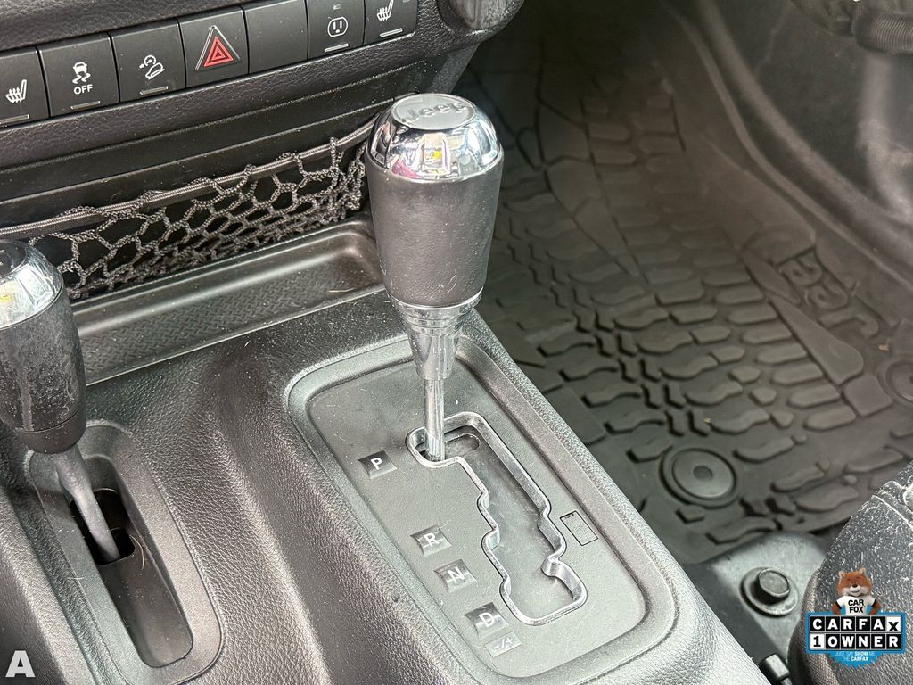 Used 2016 Bright White Clearcoat Jeep Unlimited Sahara image 23