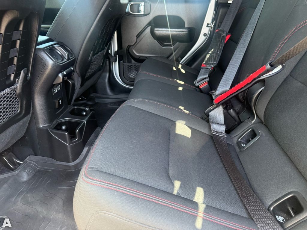 Used 2022 Silver Zynith Clearcoat Jeep Rubicon image 25