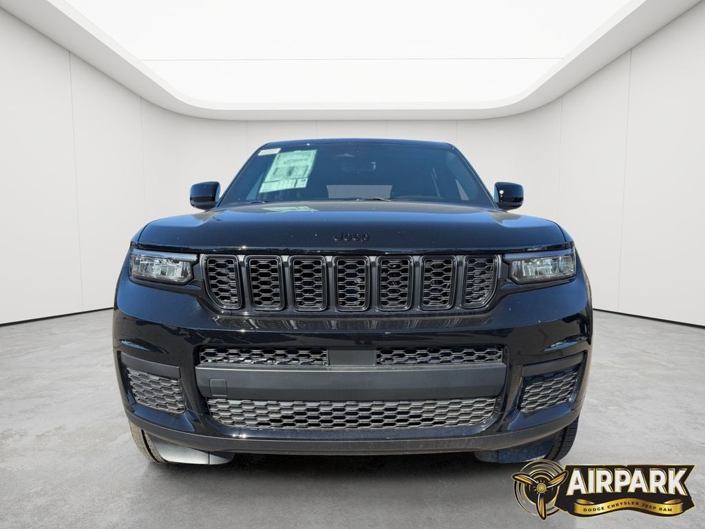 New 2025 Diamond Black Crystal Pearlcoat Jeep Laredo image 5