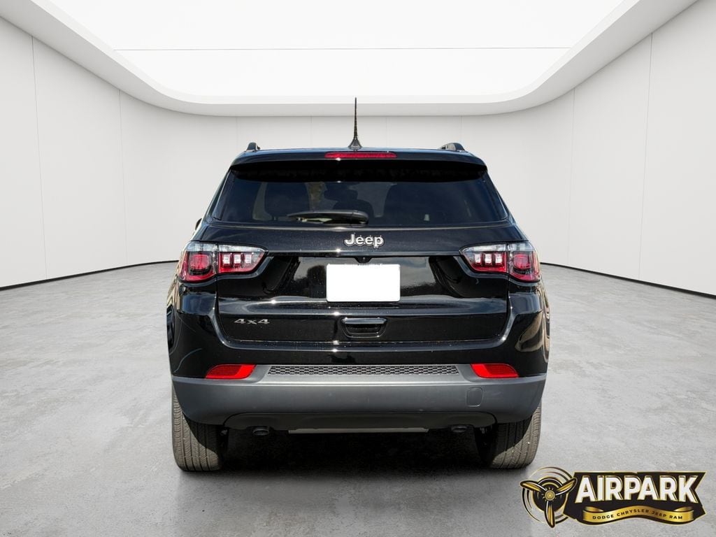 New 2026 Diamond Black Crystal Pearlcoat Jeep Latitude image 5