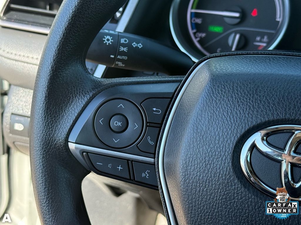 Used 2023 White Toyota LE image 16