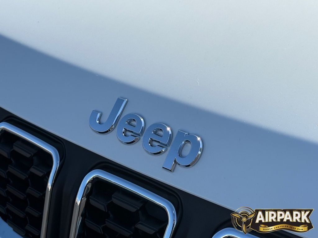 New 2026 Bright White Jeep Latitude image 12