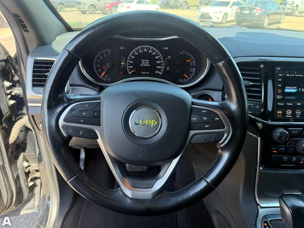 Used 2020 Diamond Black Crystal Pearlcoat Jeep Limited image 15