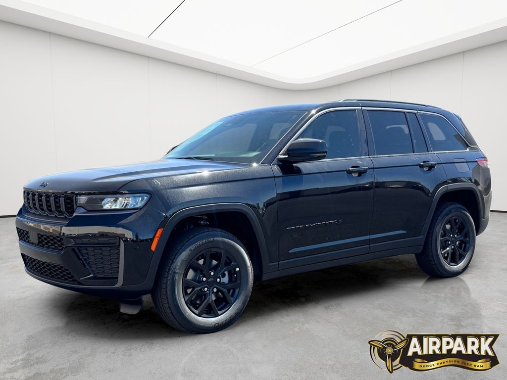 New 2026 Diamond Black Crystal Pearlcoat Jeep Laredo image 8
