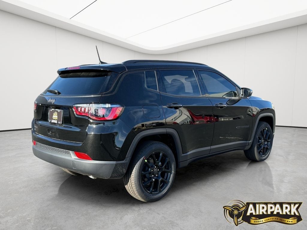 New 2026 Diamond Black Crystal Pearlcoat Jeep Latitude image 7
